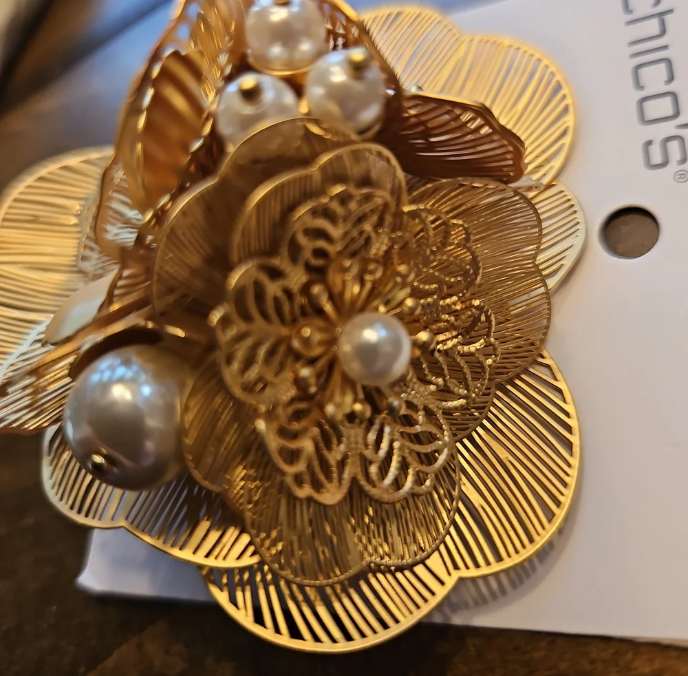 NWT Chico's Filagree Floral Brooch